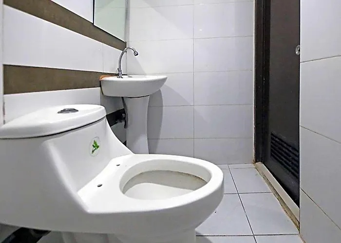 Oyo 894 Cosmo P Campa Hotel 2*